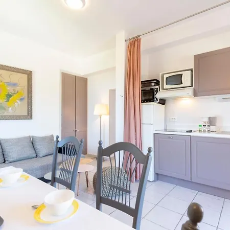 Renting Chez Sophie - 2 Bedroom 2-4pers Terrace Sea View Pool Garage Appartement *