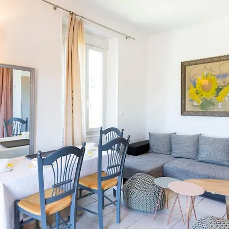 Renting Chez Sophie - 2 Bedroom 2-4pers Terrace Sea View Pool Garage Appartement *